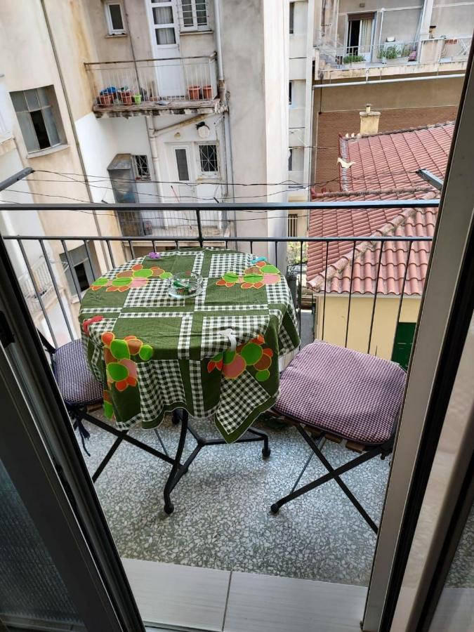 Apartamento 7 Stars Near Metro Atenas Exterior foto